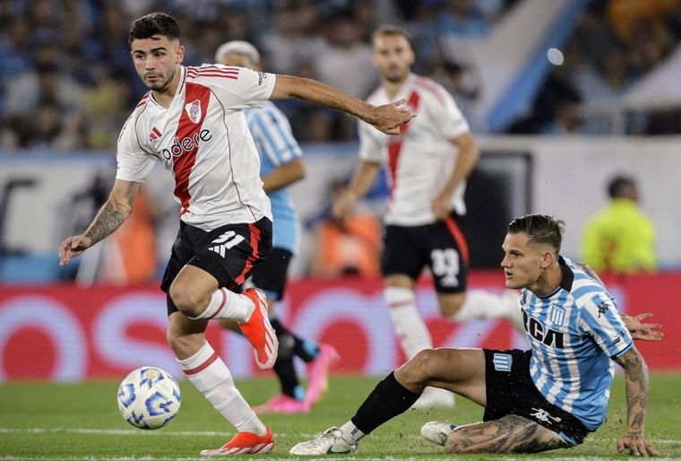 River y Racing se verán las caras en los cuartos de final de la Copa Argentina. River y Racing se verán las caras en los cuartos de final de la Copa Argentina.