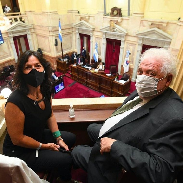 El ministro Ginés González García junto a Vilma Ibarra en el recinto.