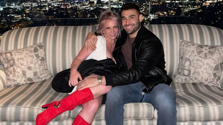 Sam Asghari y Britney Spears Enamoradisimos. Foto: @samasghari