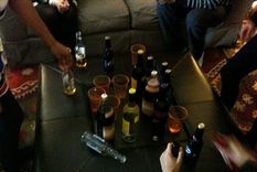 Las juntadas ilegales en casas generan guerras entre vecinos y amigos. Las juntadas ilegales en casas generan guerras entre vecinos y amigos.