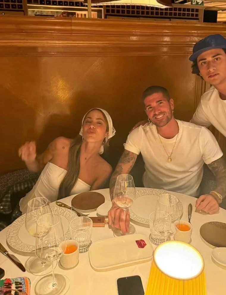 Los looks de Tini Stoessel y Rodrigo de Paul que recuerdan a su estilo de 2022. Los looks de Tini Stoessel y Rodrigo de Paul que recuerdan a su estilo de 2022.