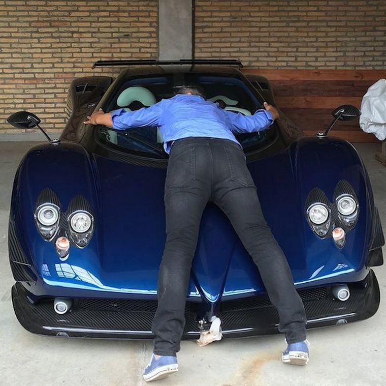 Jorge Gómez, coleccionista de autos.