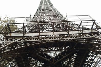 MDZol | Claudio Marchetti construyó solo y con sus propias manos una réplica de 31,6 metros de altura de la torre Eiffel en su casa ubicada en la localidad cordobesa de Alicia. Foto: Gentileza Claudio Marchetti