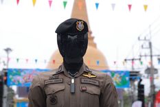 El robot fue presentado en Nakhon Pathom durante un festival. Foto: Real Policía Tailandesa El robot fue presentado en Nakhon Pathom durante un festival. Foto: Real Policía Tailandesa