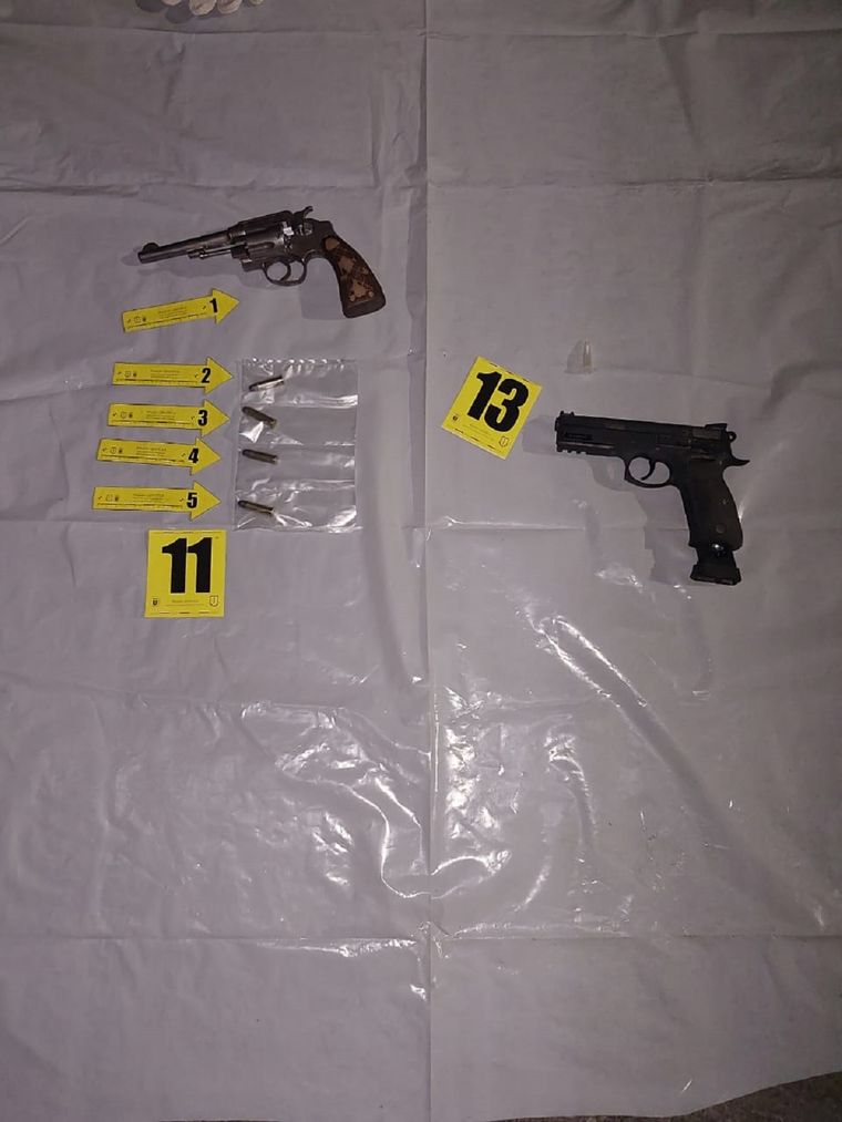 Se detuvo a una peligrosa banda en Las Heras. Aquí algunas de sus armas. Foto: Ministerio de Seguridad de Mendoza