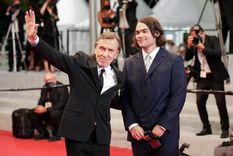 Tim Roth junto a su hijo Cormac.