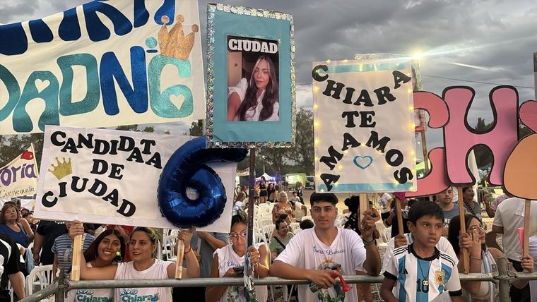 Las candidatas de Las Heras llevaron su hinchada. Las candidatas de Las Heras llevaron su hinchada.