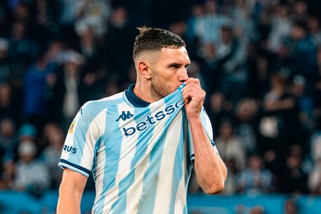 Maravilla Martínez generó furor entre los hinchas de Racing. Maravilla Martínez generó furor entre los hinchas de Racing.