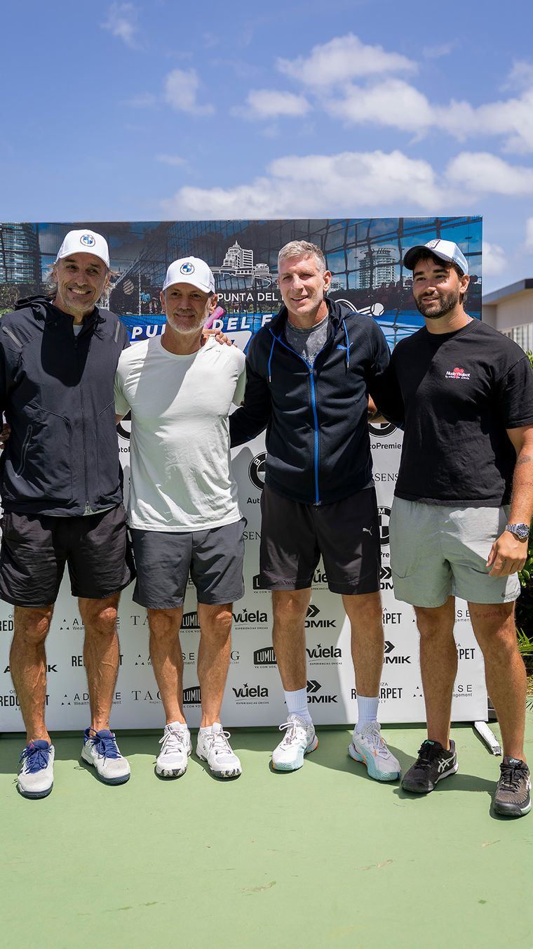 Palermo y Schiavi junto Leo Mateu y Félix Cubas, organizadores del torneo. Palermo y Schiavi junto Leo Mateu y Félix Cubas, organizadores del torneo.