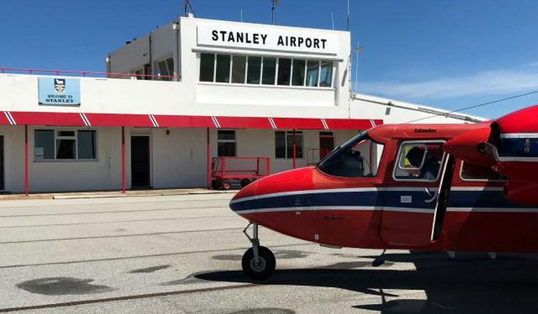 La aeronave británica está asentada en las Malvinas e hizo dos vuelos recientes desde el aeropuerto local. Foto: Ecotours.