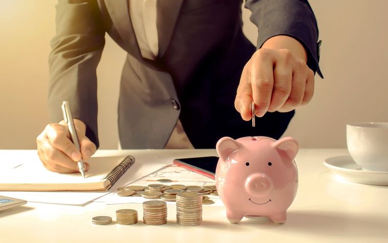 ¿Qué son los gastos hormiga y por qué son el enemigo invisible de tus finanzas? Te dejamos algunos consejos para aprender a identificar los gastos innecesarios que afectan a tu billetera. Foto: Shutterstock