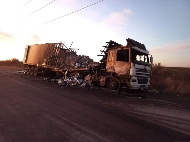 Así quedó el camión tras el hecho Foto: Foto: @MATIPASCUALETTI