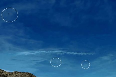 La foto que Gustavo Yañez tomó en Salta donde aparecen objetos voladores no identificados (ovnis). La foto que Gustavo Yañez tomó en Salta donde aparecen objetos voladores no identificados (ovnis).