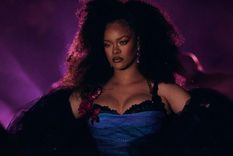 Rihanna Se anima por primera vez a mostrar a su beba. Foto: Fuente: Imagen @badgalriri