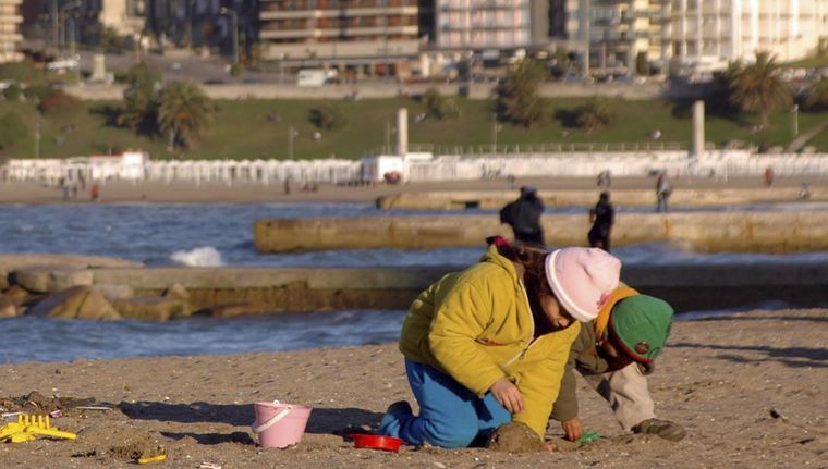 Muchas familias esperan la llegada de las vacaciones para visitar los destinos turísticos del país. Foto: NA