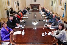 Juan Manzur reunió al gabinete con presencia casi perfecta. Faltó Santiago Cafiero de viaje oficial en La Pampa. Foto: Telam