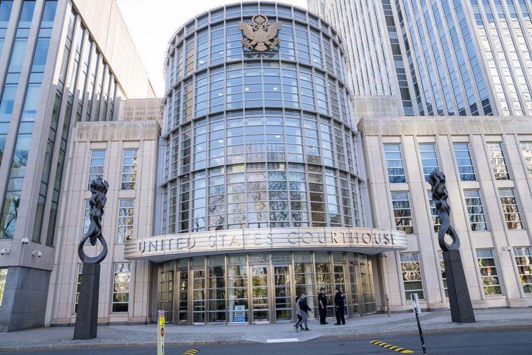 En la corte federal de Brooklyn, Macías se declaró inocente de los cargos y un juez ordenó que siga detenido hasta su juicio.