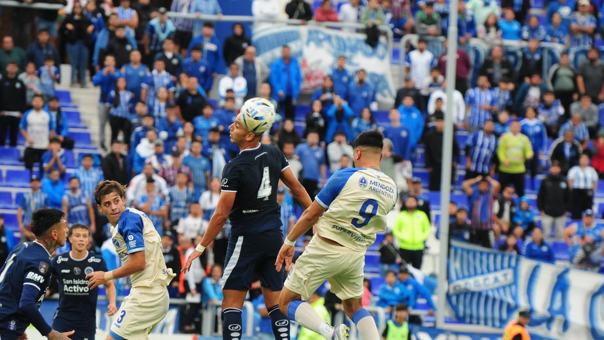 En vivo: con goles de Ulariaga y Poggi, Godoy Cruz vence 2-0 a Acassuso en el Gambarte y es líder de la Zona A