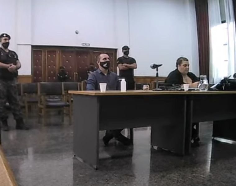 Frente a la Ley Salas, el imputado, junto a su abogada Gabriela Massad.
