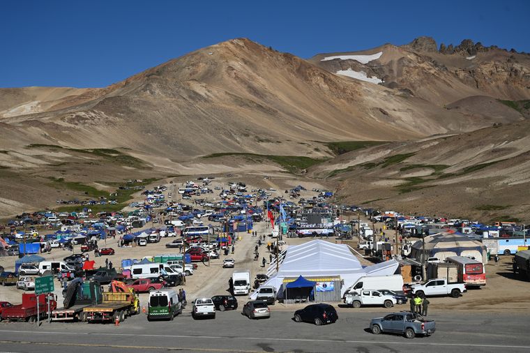 Artesanos, feriantes y food trucks ya pueden conocer las condiciones para sumarse al Encuentro Binacional Argentino–Chileno en el Paso Pehuenche.