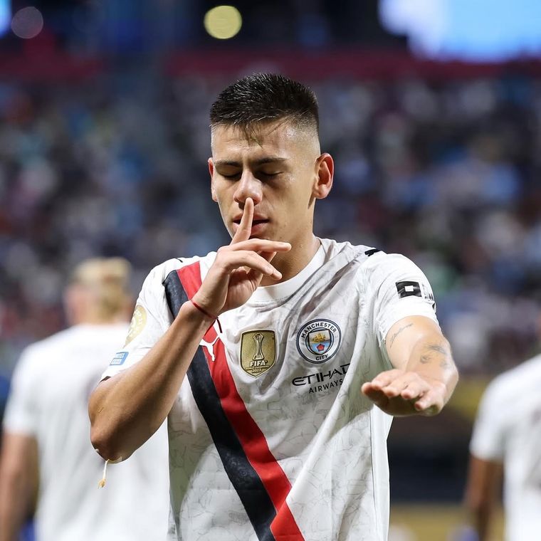 Claudio Echeverri, a préstamo en el Bayer Leverkusen, debería volver al Manchester City en 2026. Claudio Echeverri, a préstamo en el Bayer Leverkusen, debería volver al Manchester City en 2026.