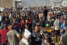 En los últimos días, en los alrededores de los pocos centros de distribución de alimentos de la Franja de Gaza se han vivido escenas caóticas.