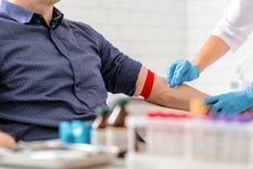 James Harrison, el hombre del brazo de oro, se retira después de salvar a 2,4 millones de bebés