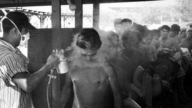 La escena que capturó esta foto de 1956 ha sido descrita como un momento atroz. Foto: CORTESÍA, MUSEO NACIONAL DE HISTORIA DE EE.UU. Foto: MUSEO NACIONAL DE HISTORIA DE EE.UU.