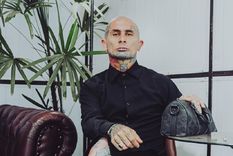 El líder de Ke Personajes y su ex compartieron la misma publicación y alimentaron rumores de reconciliación.