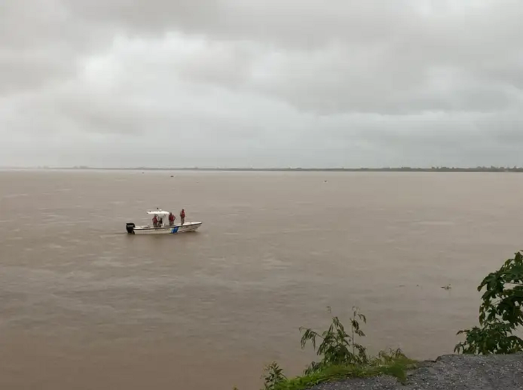 El temporal en Paraná arasó con una vivienda y dos personas son buscadas.&nbsp;