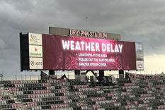 la presentacion de messi se demora por motivos meteorologicos