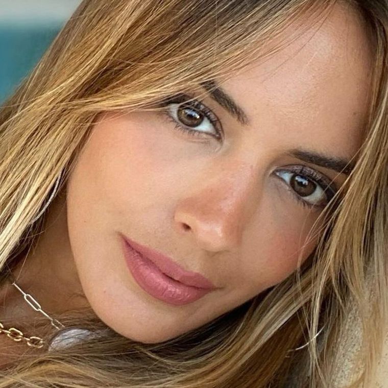 Shannon de Lima deslumbró con un coqueto traje de baño negro.