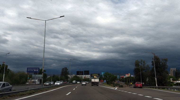 Algunas zonas de Mendoza se encuentran bajo alerta por tormentas de variada intensidad. No se descarta la caída de granizo.&nbsp;