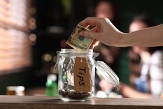 Las propinas representan un aporte extra para los trabajadores de la gastronomía. Foto: Shutterstock