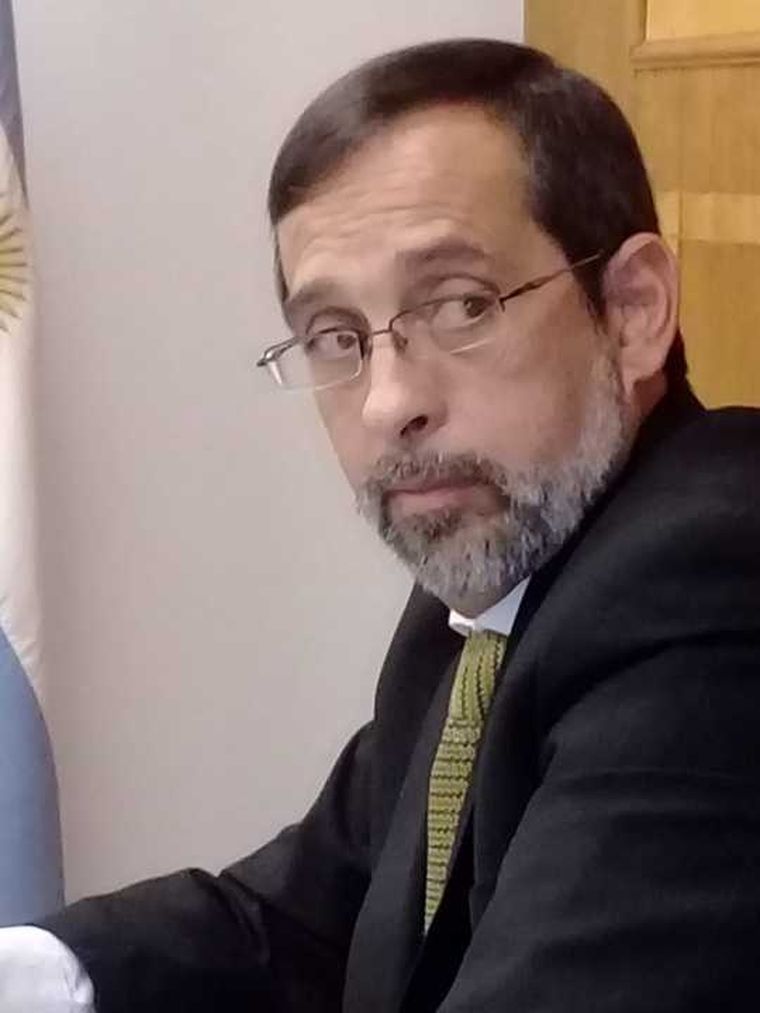 Fernando Rivarola.