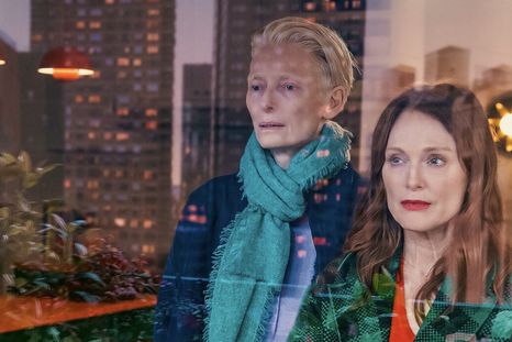 La habitación de al lado de Pedro Almodóvar es una de las películas disponibles en Netflix. Foto: Archivo La habitación de al lado de Pedro Almodóvar es una de las películas disponibles en Netflix. Foto: Archivo