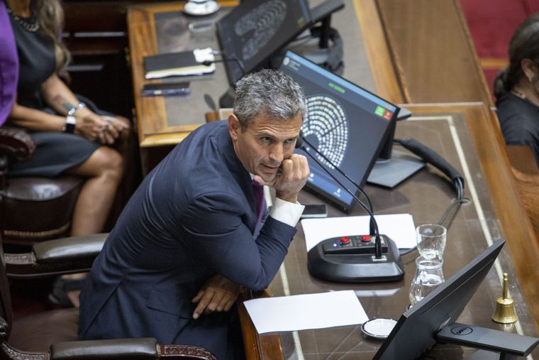 El titular de la Cámara de Diputados, Martín Menem, no podía creer cuando uno de los propios salió a defender un proyecto opositor.&nbsp;