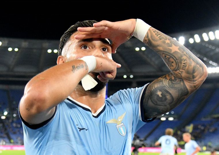 Valentín Castellanos atraviesa horas decisivas para concretar su llegada al fútbol inglés.