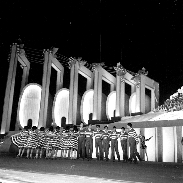 La Vendimia antes del anfiteatro.