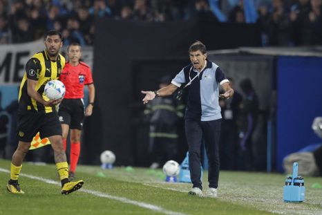 Racing y Costas tendrán un fuerte inconveniente para los cuartos ante Vélez. Racing y Costas tendrán un fuerte inconveniente para los cuartos ante Vélez.