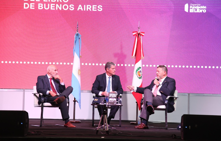 presentación feria del libro malvinas charlando con un héroe