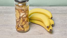 Este abono líquido se realiza en base de cáscaras de banana y es oro para el jardín. Foto: Shutterstock