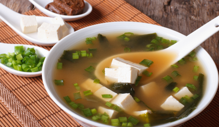 Cómo hacer sopa de miso: un viaje culinario por las calles de Japón Foto: Shutterstock