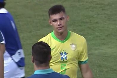 MDZol | Tras la histórica derrota de Brasil ante Argentina por 6-0, la CBF obligó al futbolista a hablar con los medios y su cara lo dice todo. Foto: Captura de TV