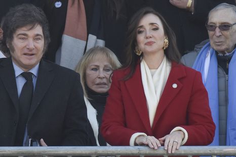 Javier Milei junto a sus padres Norberto y Alicia Foto: EFE