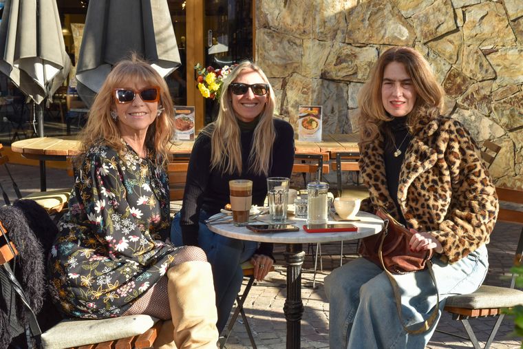 Laura Ojea , Silvina Abadia y Florencia Tonelli. Laura Ojea , Silvina Abadia y Florencia Tonelli.