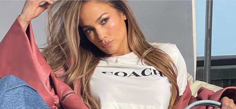 Jennifer Lopez destaca con looks formales y descontracturados. Foto: Instagram @jlo