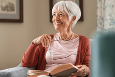 La memoria de los adultos mayores de 70 años suele ser endeble, pero existen unos tips para mejorarla según la neurociencia. Foto: Shutterstock