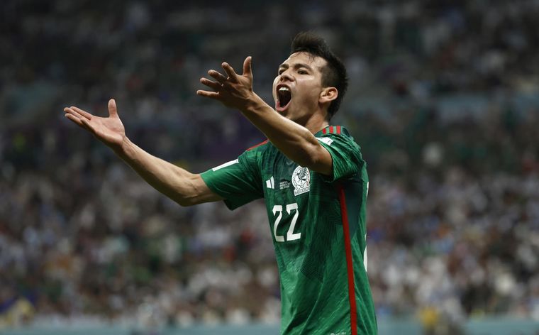 La imagen lo dice todo: Hirving Lozano y el disgusto por la derrota se hizo sentir en México. Foto: EFE