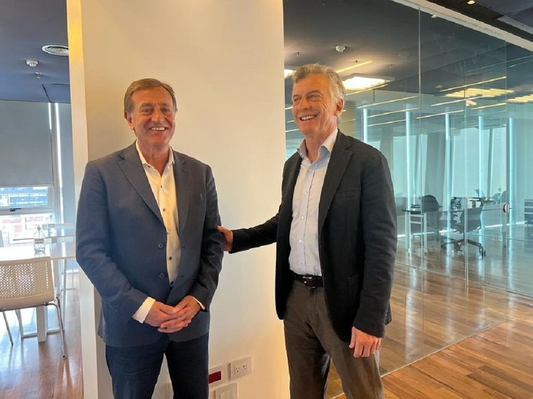 Suarez y Macri cenaron con el referente del PP español. Foto: Twitter Rodolfo Suarez